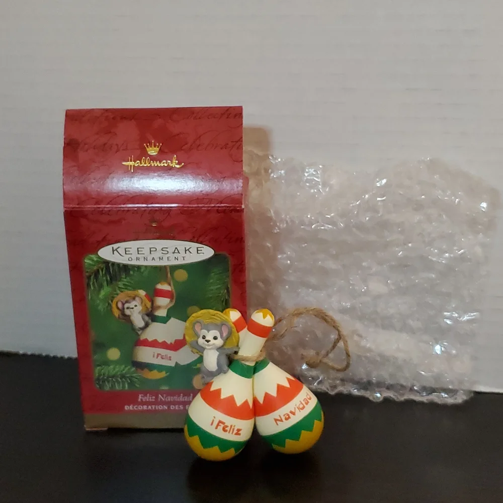 Vintage Hallmark Keepsake Ornament Feliz Navidad Maracas Ornament 2000 - Picture 4 of 6
